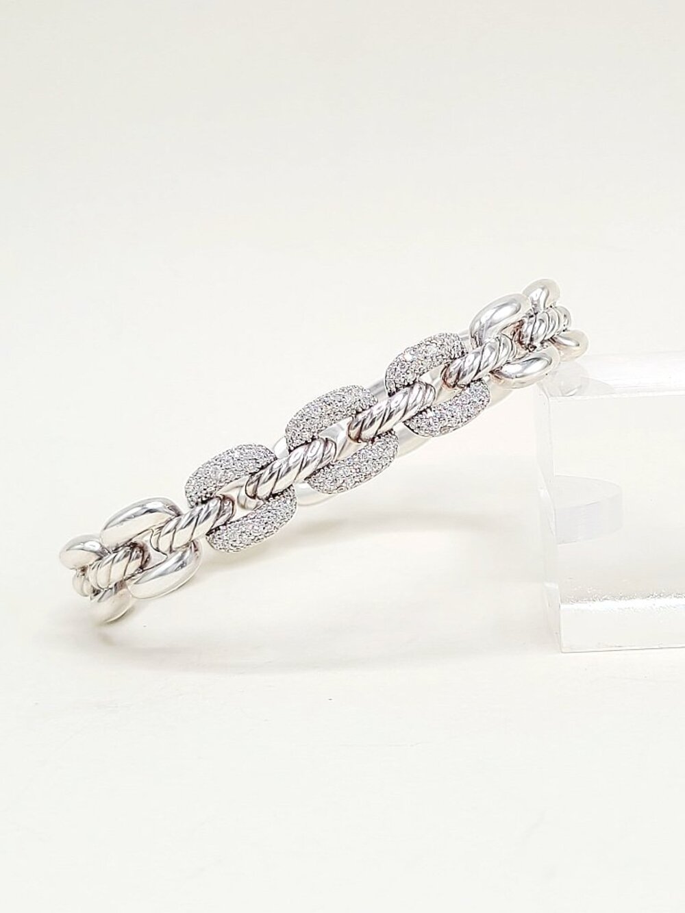 David Yurman Thoroughbred Cushion Link Bracelet w/ Pavé White Diamonds - Medium